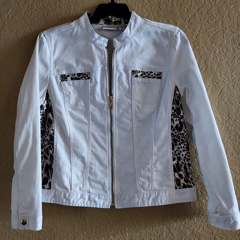 Chico's Platinum Pre Washed White/Leopard Denim Suit Size 2- 2.5(12-14R)